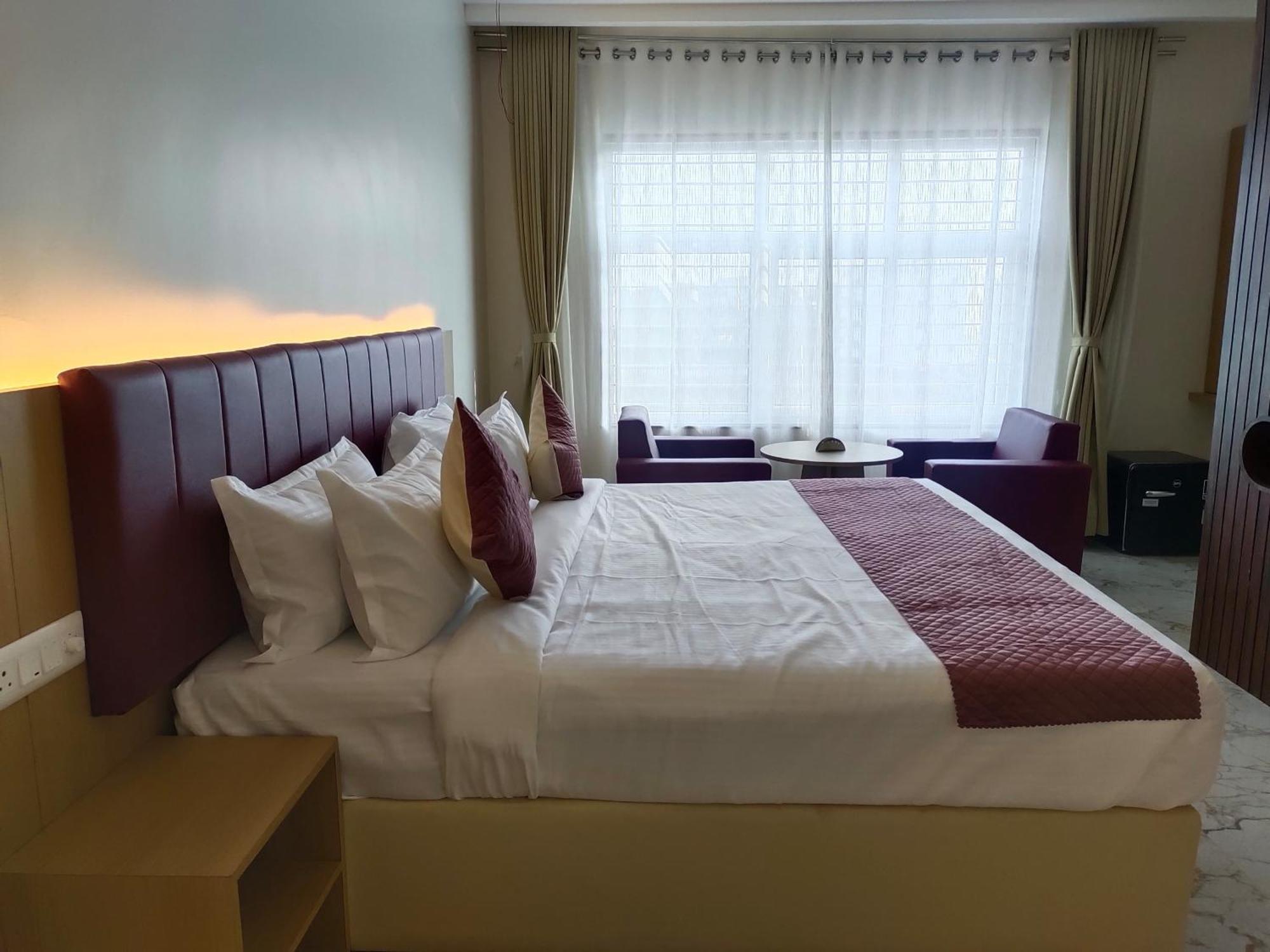 Hotel Meridian Blue Варангал Экстерьер фото